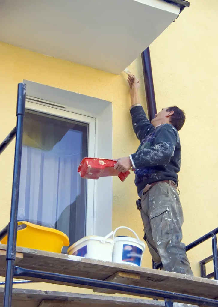 Festés és mázolás Homlokzati festés és mázolás Székesfehérváron - Kívülről festik a házat profi módon.